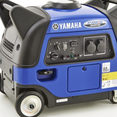 2014-Yamaha-EF3000IS-EU-Blue-Studio-007.jpg