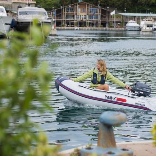 2017 Yamaha F4 EU NA Action 001