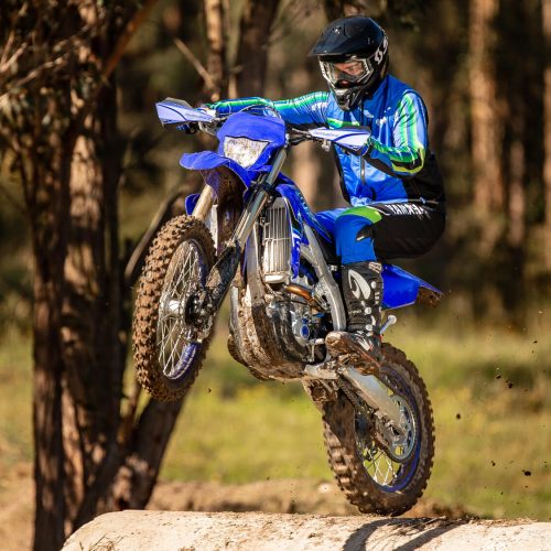 2021-Yamaha-WR250F-EU-Icon_Blue_-Action-003-03