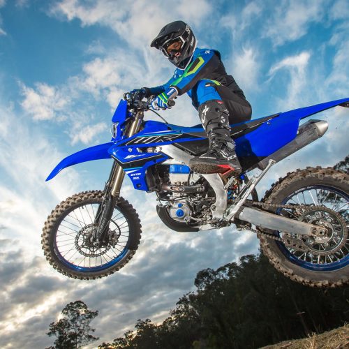 2021-Yamaha-WR450F-EU-Icon_Blue_-Action-002-03