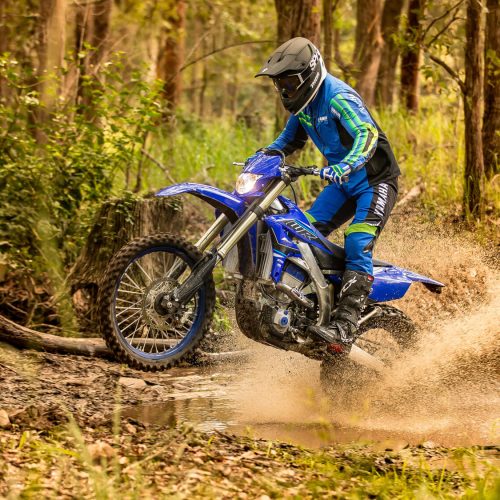 2021-Yamaha-WR450F-EU-Icon_Blue_-Action-003-03