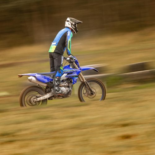 2021-Yamaha-WR450F-EU-Icon_Blue_-Action-008-03