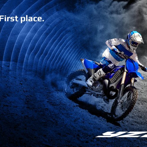 2021-Yamaha-YZ250LC-EU-Icon_Blue-Keyvisual-001-04