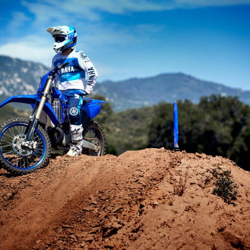 2021-Yamaha-YZ250LC-EU-Icon_Blue-Static-001-03