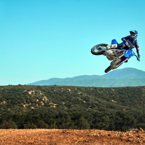 2021-Yamaha-YZ450F-EU-Icon_Blue-Action-005-03