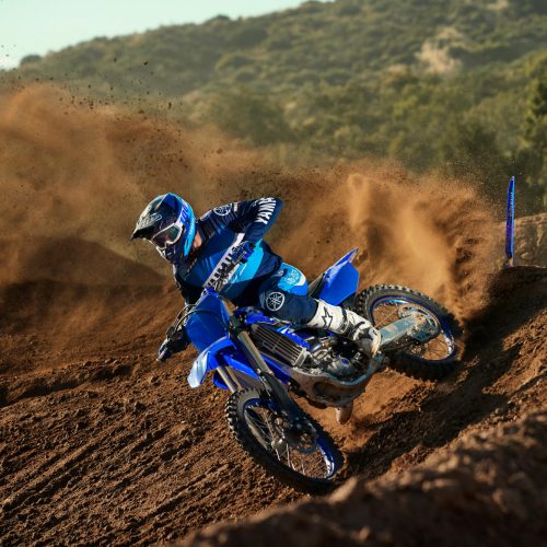 2021-Yamaha-YZ450F-EU-Icon_Blue-Action-009-03