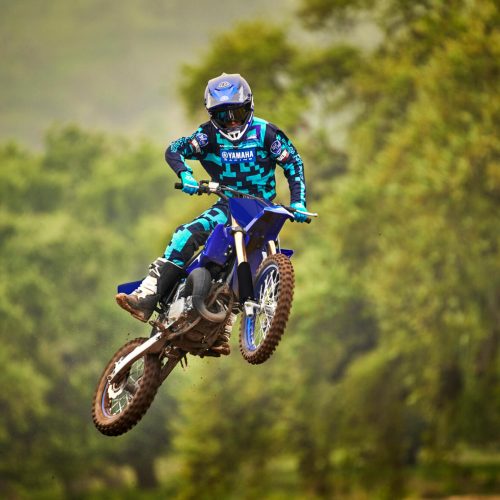 2021-Yamaha-YZ85LW-EU-Icon_Blue-Action-001-03