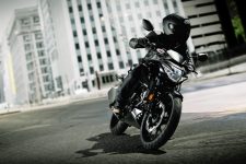 gsx-s125al8_action_10.jpg