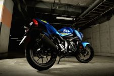 gsx-s125al8_action_18.jpg