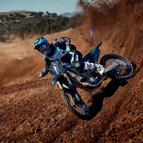 2021-Yamaha-YZ250FSV-EU-Monster_Black_-Action-001-03