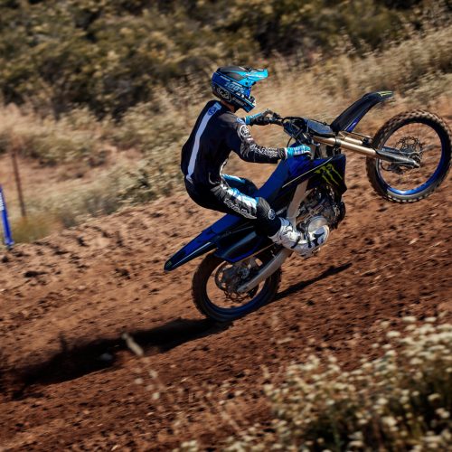 2021-Yamaha-YZ250FSV-EU-Monster_Black_-Action-004-03