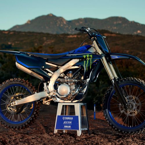 2021-Yamaha-YZ250FSV-EU-Monster_Black_-Static-001-03