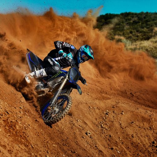 2021-Yamaha-YZ450FSV-EU-Monster_Black_-Action-004-03