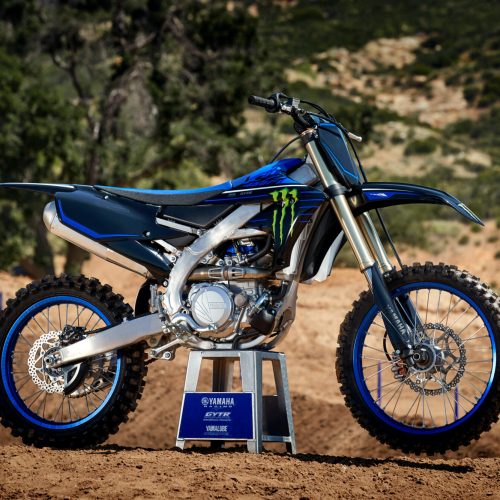 2021-Yamaha-YZ450FSV-EU-Monster_Black_-Static-001-03