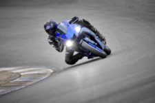 2022-Yamaha-YZF-R320-EU-Icon_Blue-Action-002-03_Thumbnail