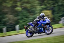 2022-Yamaha-YZF-R320-EU-Icon_Blue-Action-010-03_Thumbnail