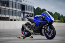 2022-Yamaha-YZF1000R1-EU-Icon_Blue-Static-002-03_Thumbnail