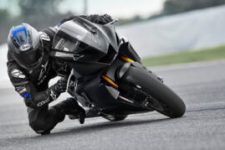 2022-Yamaha-YZF600R6RCOMP-EU-Tech_Black-Action-003-03_Thumbnail