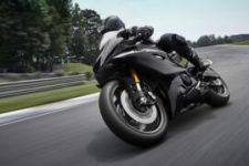 2022-Yamaha-YZF600R6RCOMP-EU-Tech_Black-Action-005-03_Thumbnail