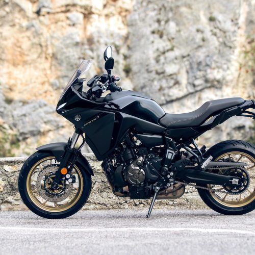 2023-Yamaha-MT07TR-EU-Midnight_Black-Static-002-03