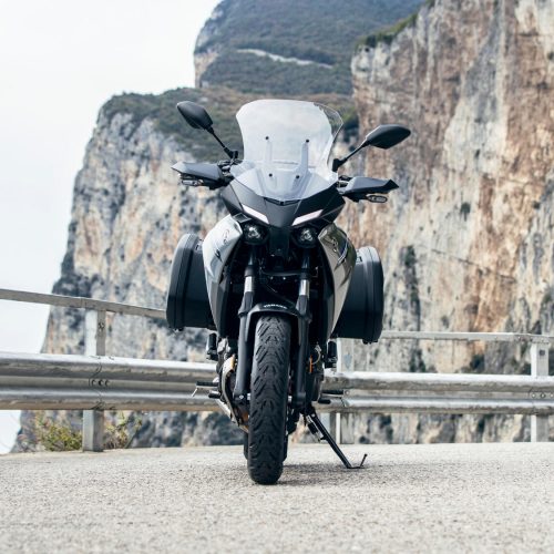 2023-Yamaha-MT07TRGT-EU-Icon_Performance-Static-006-03