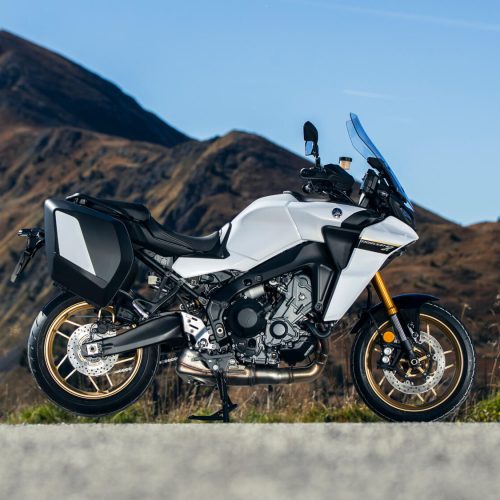 2023-Yamaha-MT09TRGT-EU-Pure_White-Static-002-03