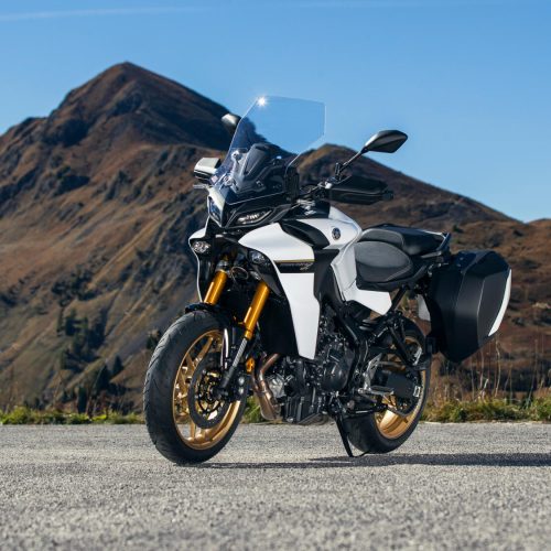 2023-Yamaha-MT09TRGT-EU-Pure_White-Static-004-03