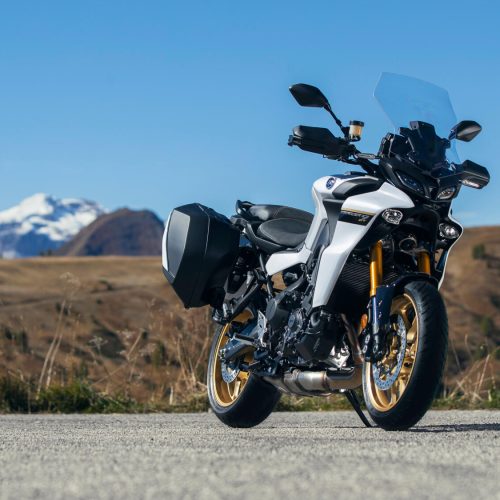 2023-Yamaha-MT09TRGT-EU-Pure_White-Static-006-03