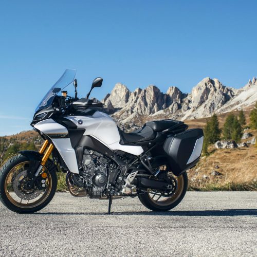 2023-Yamaha-MT09TRGT-EU-Pure_White-Static-007-03