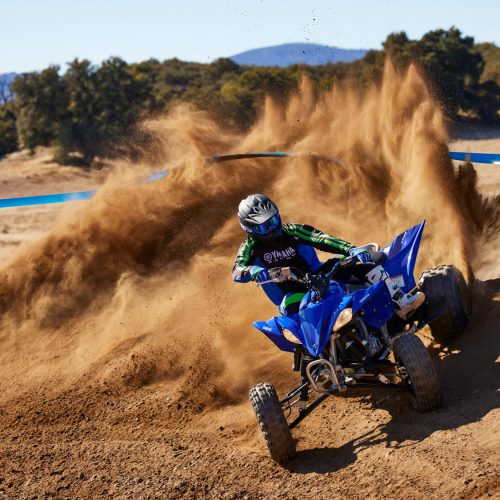 2023-Yamaha-YFZ450R-23-EU-Racing_Blue-Action-001-03