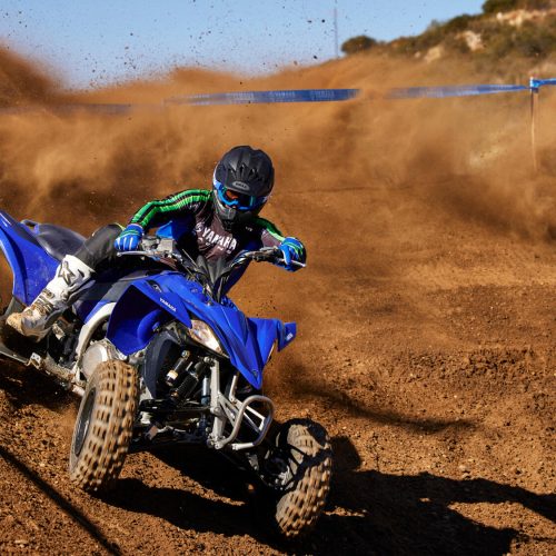 2023-Yamaha-YFZ450R-23-EU-Racing_Blue-Action-002-03