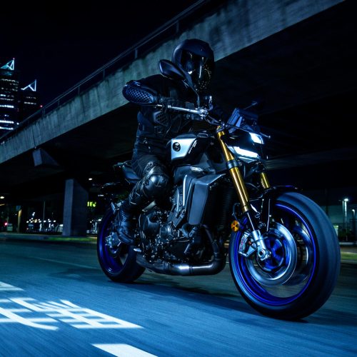 2024-Yamaha-MT09DX-EU-Icon_Performance-Action-001-03