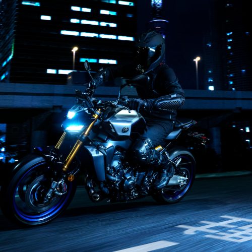 2024-Yamaha-MT09DX-EU-Icon_Performance-Action-011-03