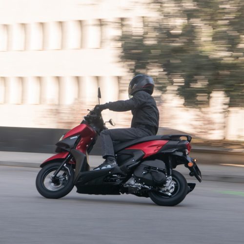 2024 Yamaha LCG125 EU Anodized Red Action 006 03