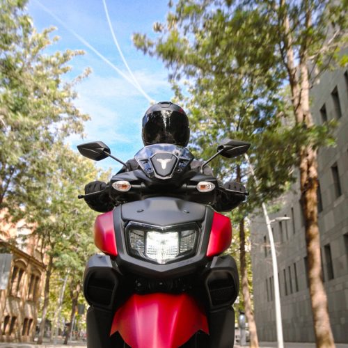 2024 Yamaha LCG125 EU Anodized Red Action 010 03