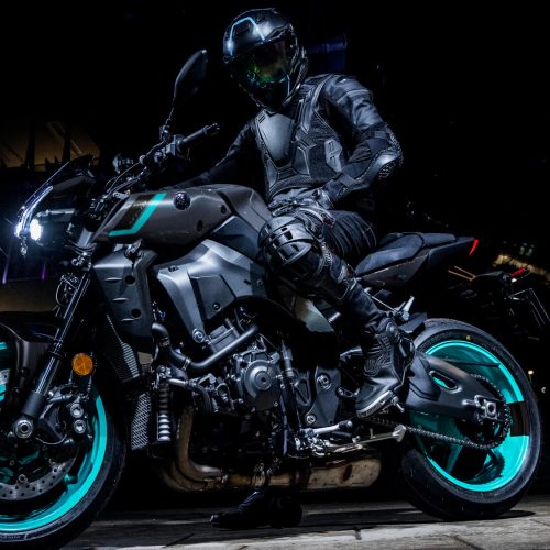 2024-Yamaha-MT10-EU-Midnight_Cyan-Static-004-03