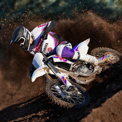 2024-Yamaha-YZ450FSV-EU-Anniversary_White-Action-006-03