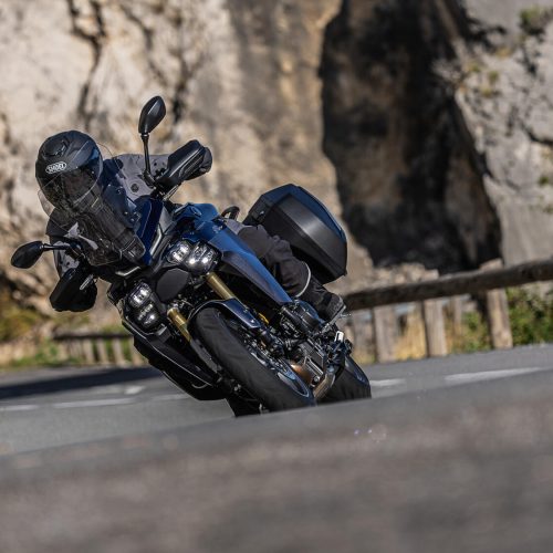 2025 Yamaha MT09ATRDXCS EU Cobalt Blue Action 005 03