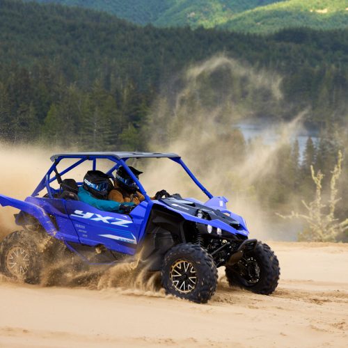 2025 Yamaha YXZ1000E 25 EU Racing Blue Action 001 03