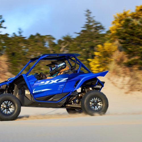 2025 Yamaha YXZ1000E 25 EU Racing Blue Action 003 03