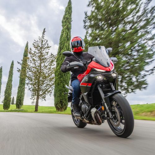 2025-Yamaha-MT07TR-EU-Redline-Action-002-03