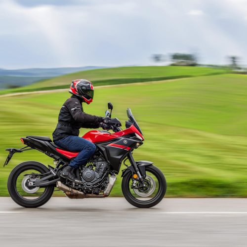 2025-Yamaha-MT07TR-EU-Redline-Action-008-03