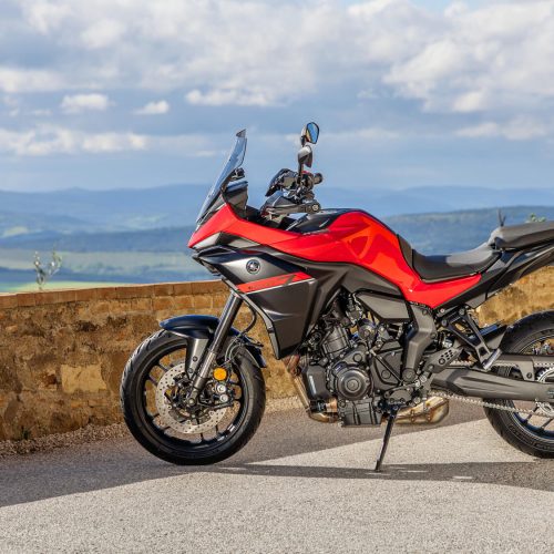 2025-Yamaha-MT07TR-EU-Redline-Static-003-03