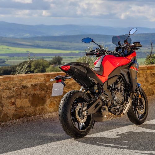 2025-Yamaha-MT07TR-EU-Redline-Static-005-03