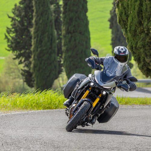 2025-Yamaha-MT07TRGT-EU-Icon_Performance-Action-003-03