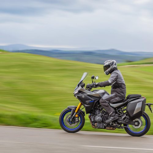 2025-Yamaha-MT07TRGT-EU-Icon_Performance-Action-004-03