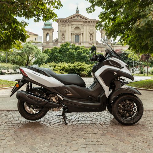 2025-Yamaha-LMW300YM-EU-Milky_White-Static-004-03