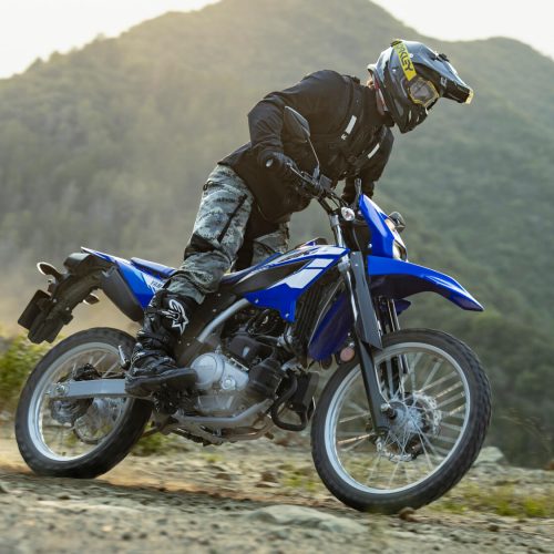 2026-Yamaha-WR125-EU-Icon_Blue-Action-012-03