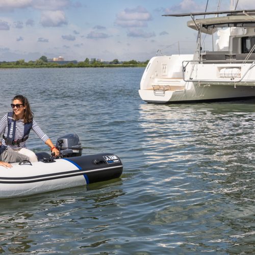 2025-Yamaha-YAM270TAF-EU-Arctic_Grey-Action-001-03