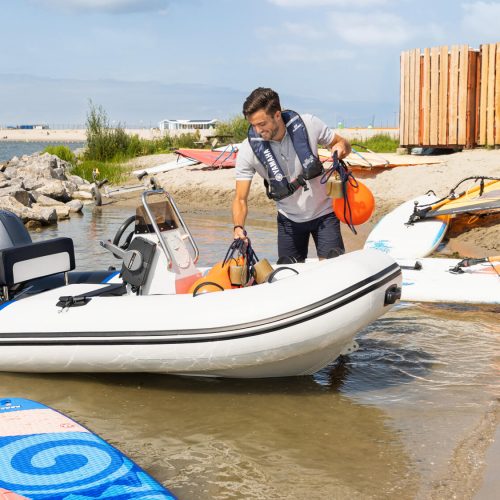 2025-Yamaha-YAM310TAF-EU-Arctic_Grey-Action-001-03